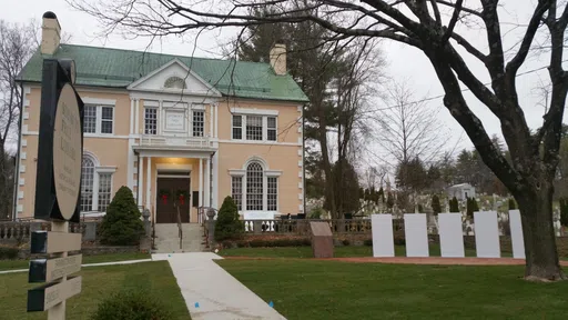 Simsbury Free Library logo