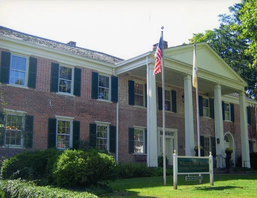 Macculloch Hall Historical Museum logo